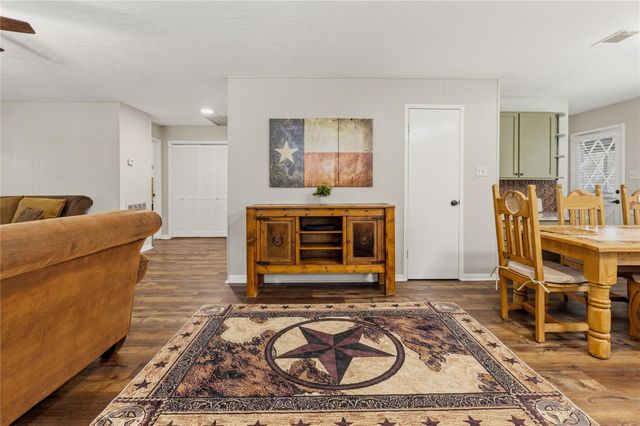 61 Southwood Forest Road, Huntsville, TX 77340