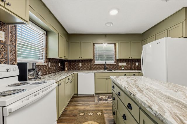 61 Southwood Forest Road, Huntsville, TX 77340