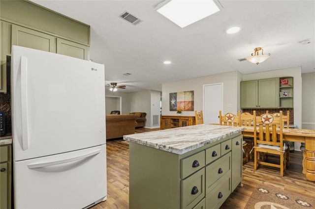61 Southwood Forest Road, Huntsville, TX 77340