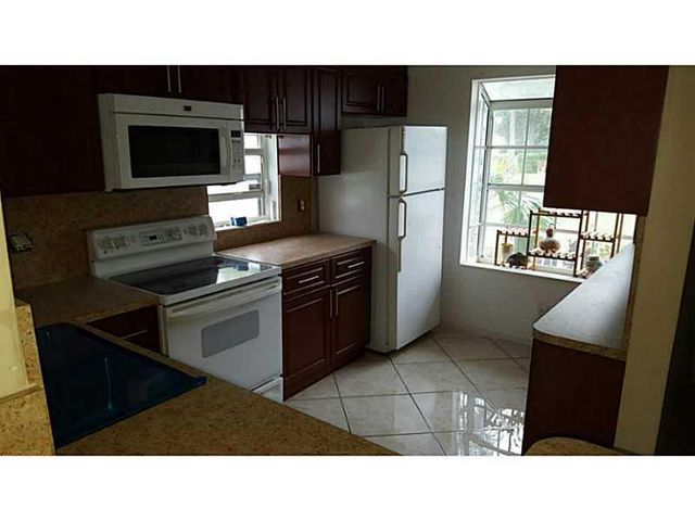 4674 Lakeside Circle, West Palm Beach, FL 33417