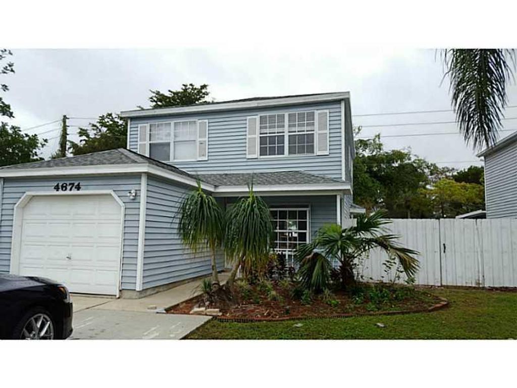 4674 Lakeside Circle, West Palm Beach, FL 33417