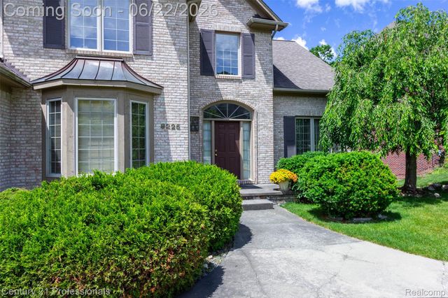 8225 Brookstone Lane, Village Of Clarkston, MI 48348