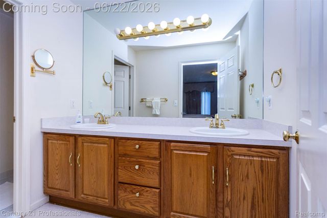 8225 Brookstone Lane, Village Of Clarkston, MI 48348