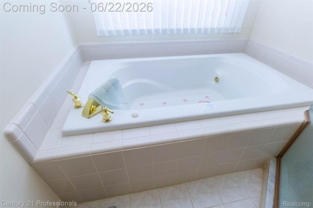 8225 Brookstone Lane, Village Of Clarkston, MI 48348