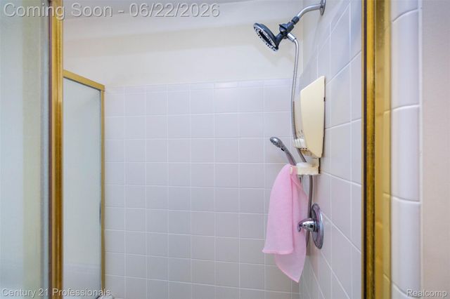 8225 Brookstone Lane, Village Of Clarkston, MI 48348
