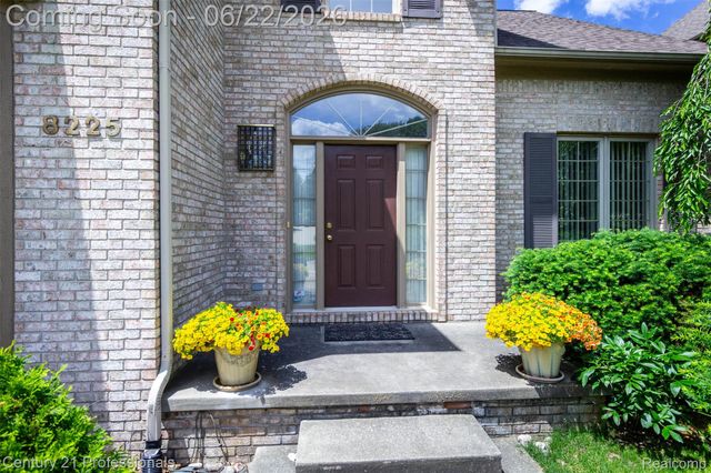 8225 Brookstone Lane, Village Of Clarkston, MI 48348