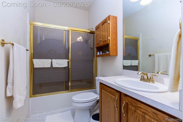 8225 Brookstone Lane, Village Of Clarkston, MI 48348