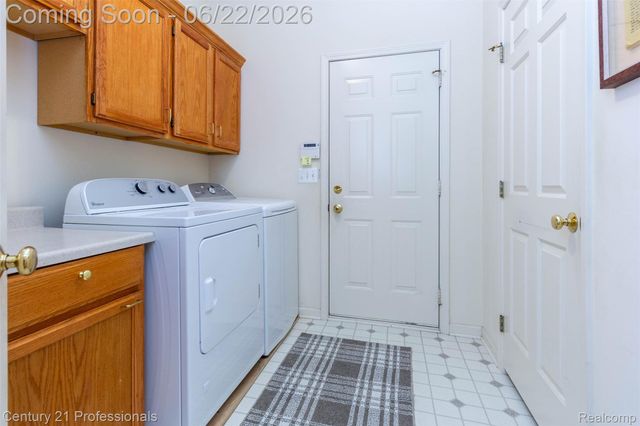 8225 Brookstone Lane, Village Of Clarkston, MI 48348