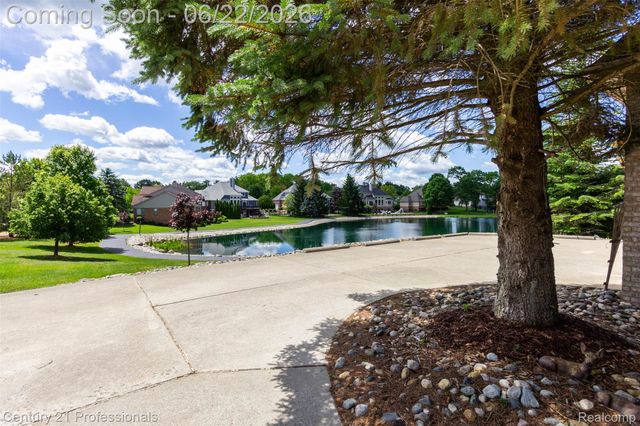 8225 Brookstone Lane, Village Of Clarkston, MI 48348