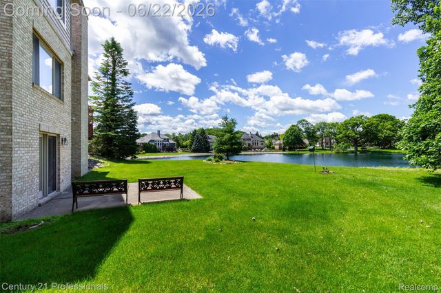 8225 Brookstone Lane, Village Of Clarkston, MI 48348