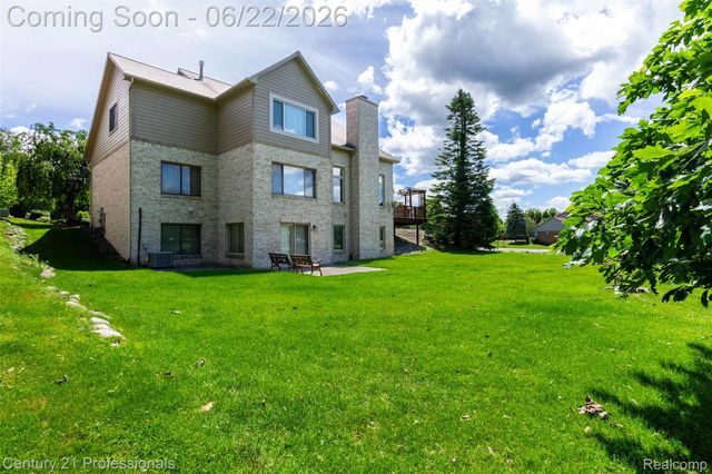 8225 Brookstone Lane, Village Of Clarkston, MI 48348