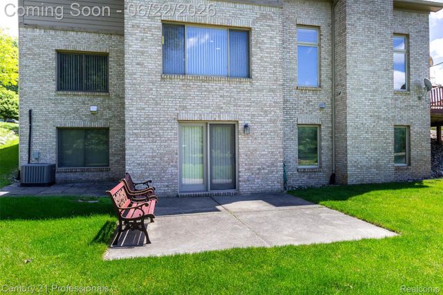 8225 Brookstone Lane, Village Of Clarkston, MI 48348