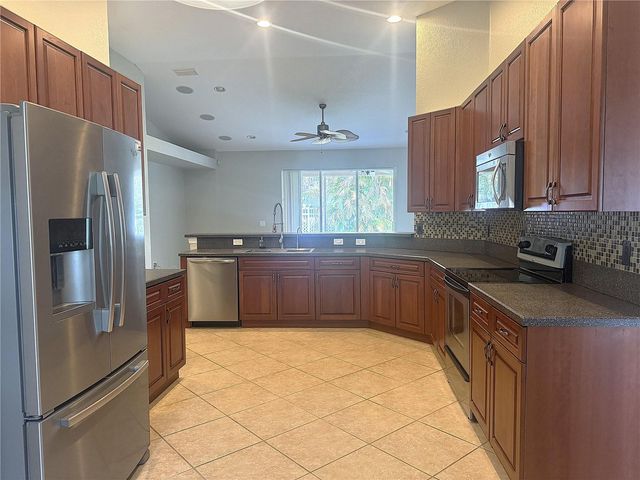 11739 HOLLY CREEK DRIVE, Riverview, FL 33569