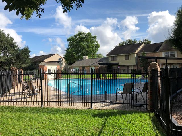 6451 Creekbend Drive 132, Houston, TX 77096