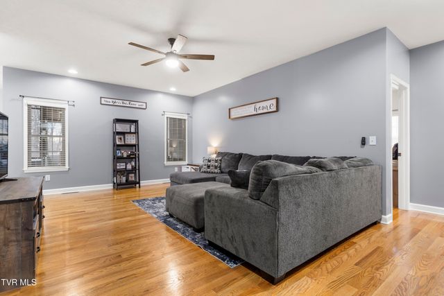 14707 Village Loop, Abingdon, VA 24210