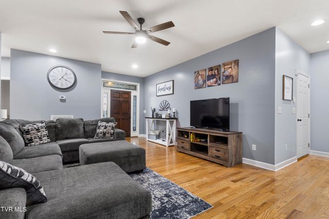 14707 Village Loop, Abingdon, VA 24210