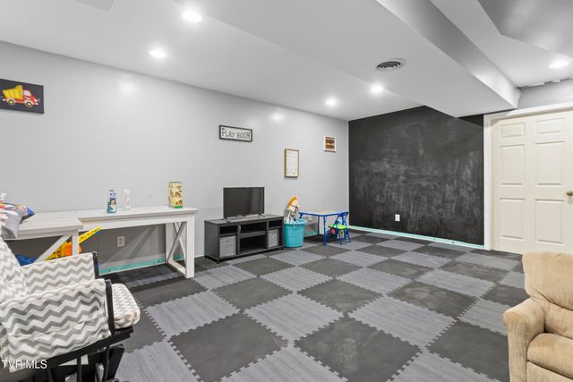 14707 Village Loop, Abingdon, VA 24210