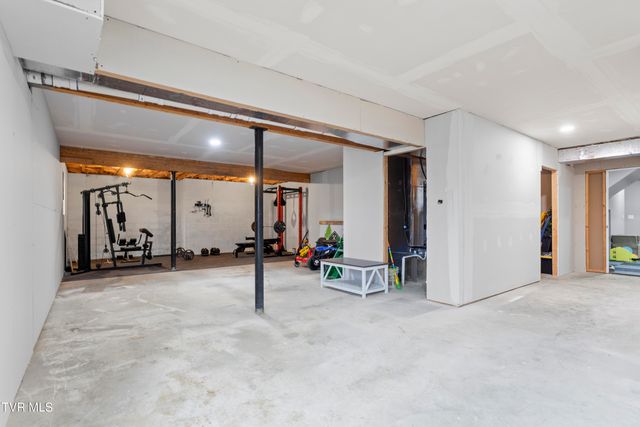 14707 Village Loop, Abingdon, VA 24210