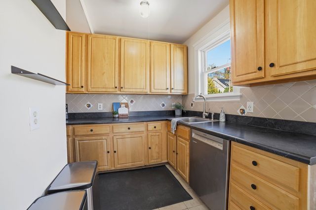 194 Whitmarsh Ave, Worcester, MA 01606