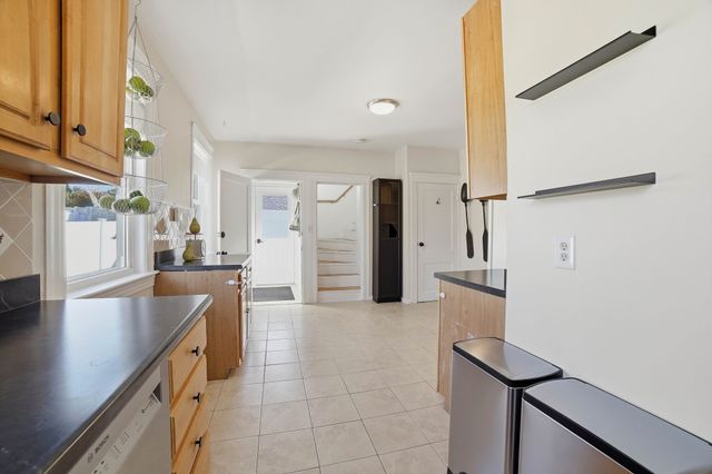 194 Whitmarsh Ave, Worcester, MA 01606