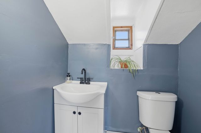 194 Whitmarsh Ave, Worcester, MA 01606