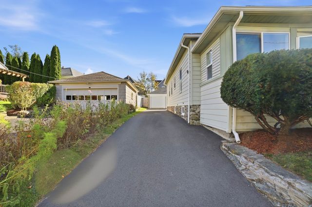 194 Whitmarsh Ave, Worcester, MA 01606