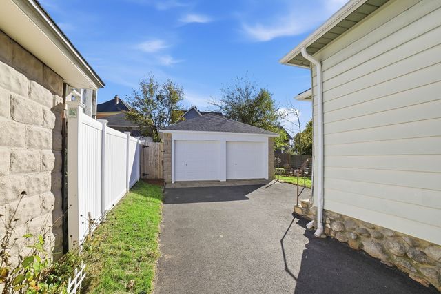 194 Whitmarsh Ave, Worcester, MA 01606