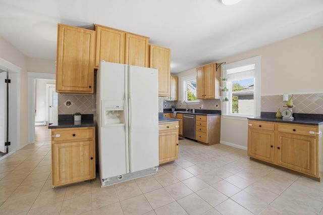 194 Whitmarsh Ave, Worcester, MA 01606