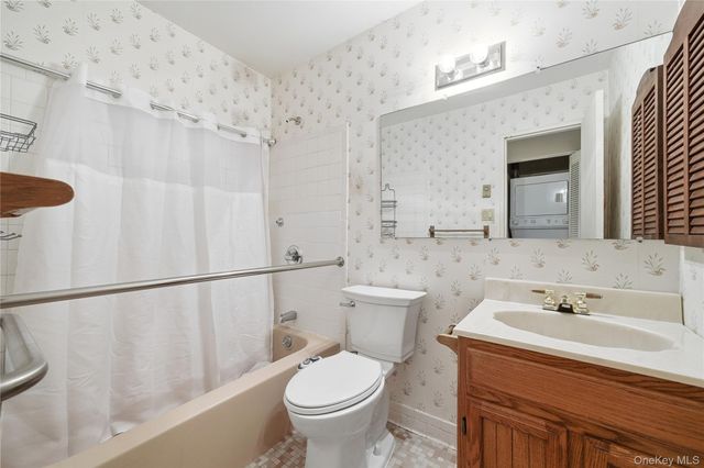 170 Harbor S, Amityville, NY 11701