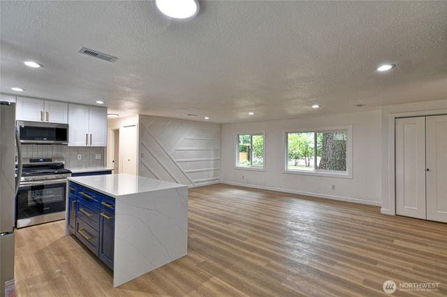 22705 58th Avenue W, Mountlake Terrace, WA 98043