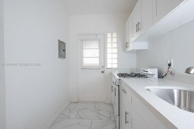 974 Biarritz Dr 15, Miami Beach, FL 33141