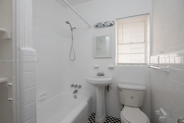 974 Biarritz Dr 15, Miami Beach, FL 33141