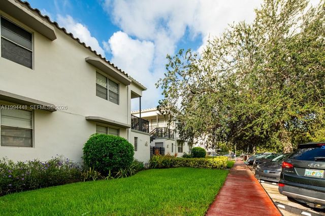 974 Biarritz Dr 15, Miami Beach, FL 33141