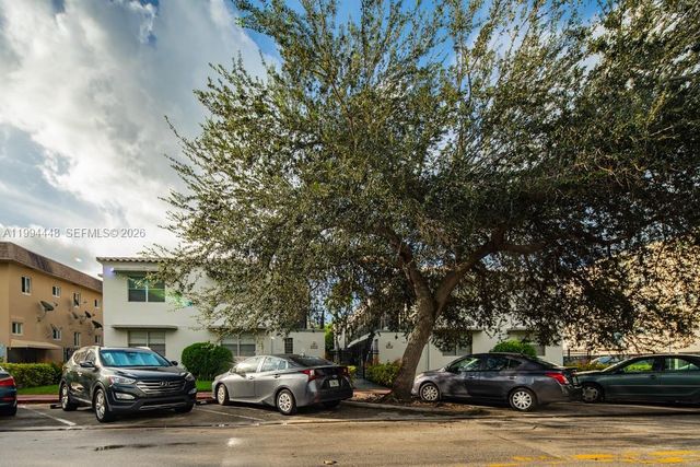 974 Biarritz Dr 15, Miami Beach, FL 33141