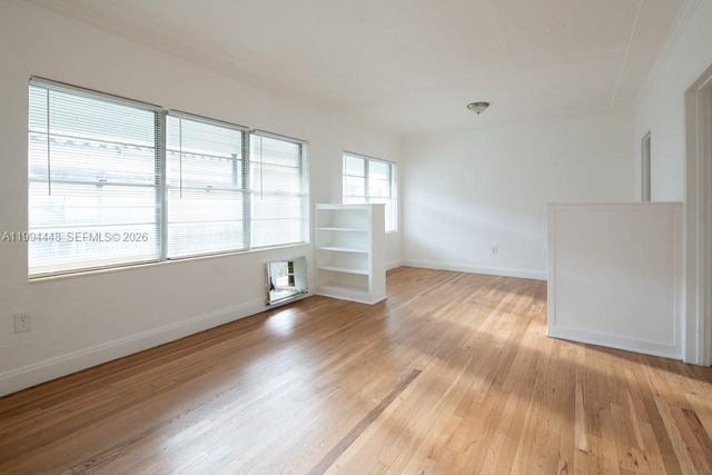 974 Biarritz Dr 15, Miami Beach, FL 33141