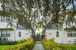 974 Biarritz Dr 15, Miami Beach, FL 33141