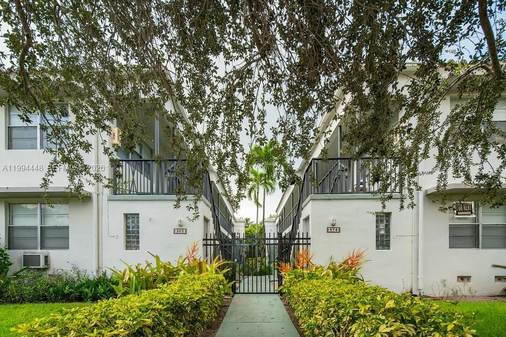 974 Biarritz Dr 15, Miami Beach, FL 33141
