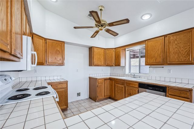 2524 S Ridge Avenue, Bullhead City, AZ 86429