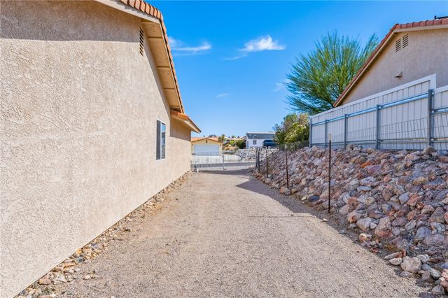 2524 S Ridge Avenue, Bullhead City, AZ 86429
