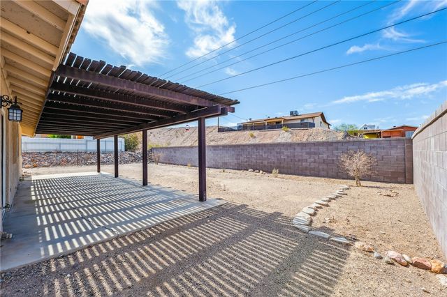 2524 S Ridge Avenue, Bullhead City, AZ 86429