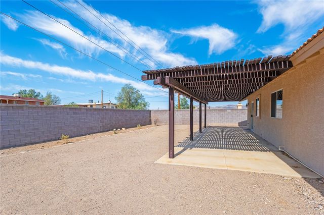 2524 S Ridge Avenue, Bullhead City, AZ 86429