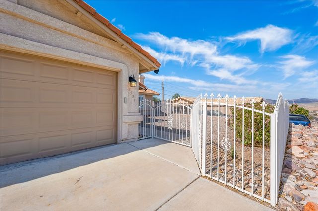 2524 S Ridge Avenue, Bullhead City, AZ 86429