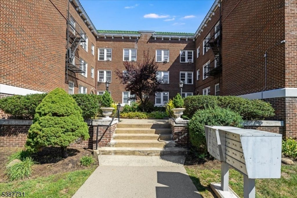 2 Altamont Ct 25, Morristown Town, NJ 07960