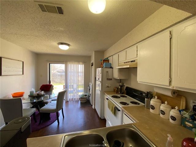 411 Manuel dr A, College Station, TX 77840