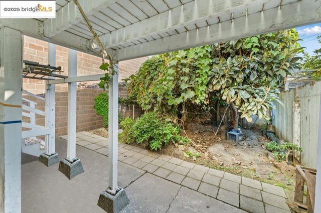 811 W Grand Ave, Oakland, CA 94607