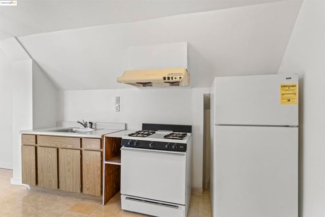 811 W Grand Ave, Oakland, CA 94607