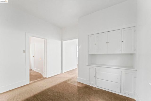 811 W Grand Ave, Oakland, CA 94607