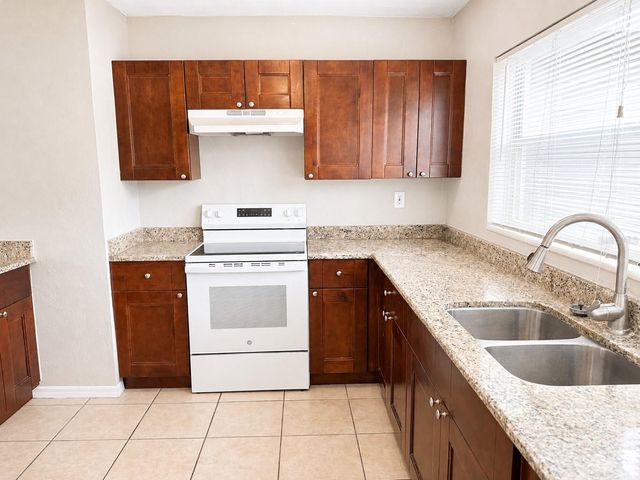 5650 47TH AVENUE N, Kenneth City, FL 33709