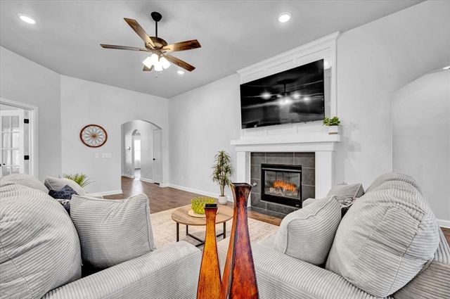 12824 NW 4th Terrace, Yukon, OK 73099