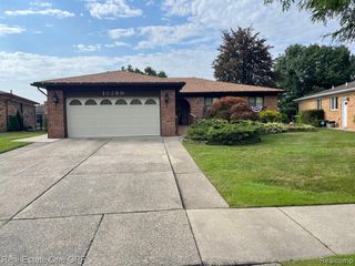 15280 Valerie Drive, Macomb, MI 48044